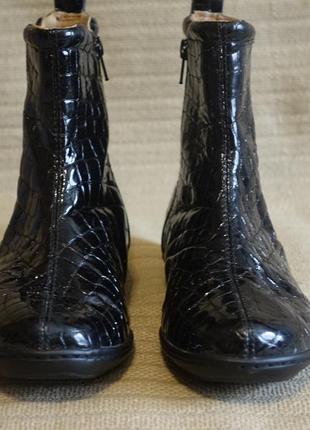 Изящные черные лакированные кожаные полусапожки - челси clarks extra fit англия 4 1/2 р.2 фото