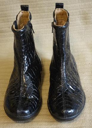 Изящные черные лакированные кожаные полусапожки - челси clarks extra fit англия 4 1/2 р.3 фото