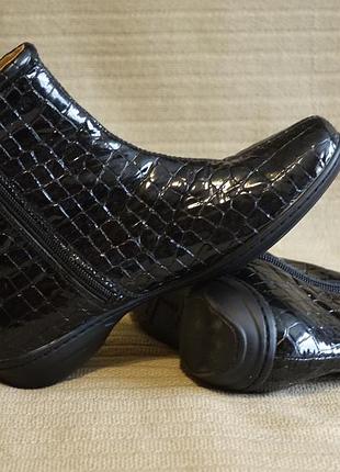 Изящные черные лакированные кожаные полусапожки - челси clarks extra fit англия 4 1/2 р.