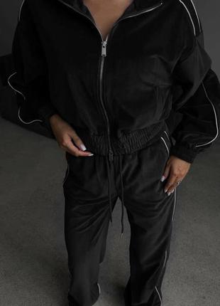 Женский велюровый костюм свободного кроя