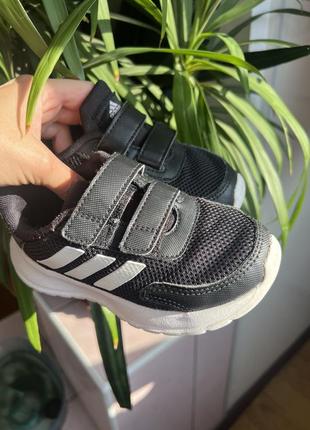 Кроссовки адидас