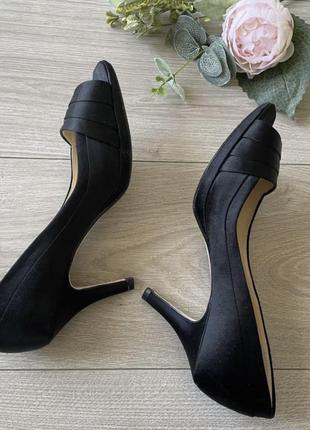 Атласні туфлі clarks, 39 розмір