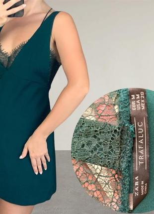 Изумрудное платье zara с нежным кружевом