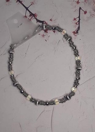Ожерелье с металлическими элементами