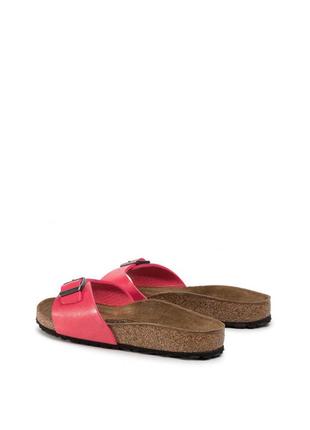 Кожаные малиновые шлепанцы биркеншток