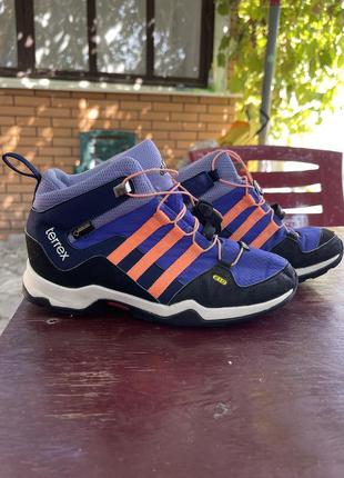 Трекінгові кросівки adidas