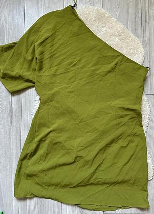 Сукня на одне плече з драпіруванням оливкове плаття вільне