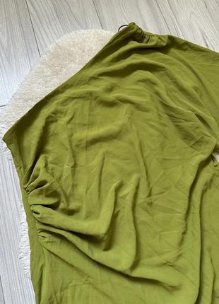 Сукня на одне плече з драпіруванням оливкове плаття вільне