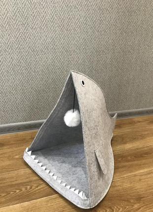 Домик для кота кит