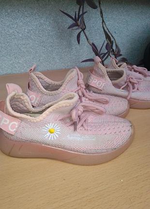 Кросівки для двійні