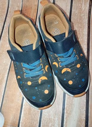 Дитячі кросівки clarks