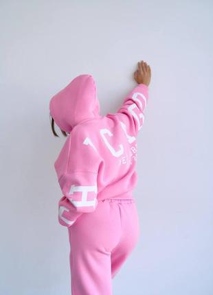 Не кошлатиться ❤️хітовий теплий спортивний костюм chicago рожевого кольору з білим...