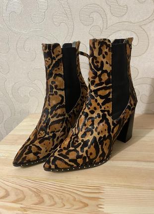 Шкіряні чоботи ботильйони леопардові