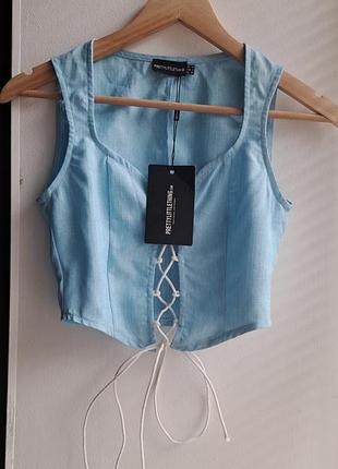 Кроп топ со шнуровкой на груди