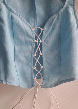 Кроп топ со шнуровкой на груди