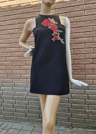 Маленькое черное платье с вышивкой