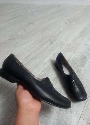 Повністю шкіряні легенькі туфлі,лофери chester