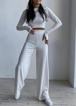 Костюм у рубчик