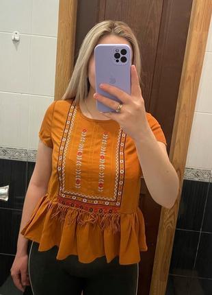 Футболка блуза з вишивкою