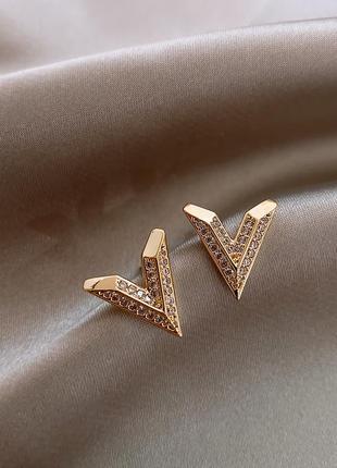 Минималистичные, маленькие серьги 💎😍в стиле v