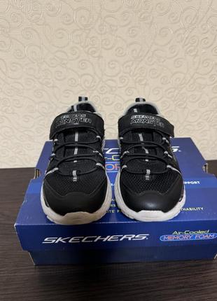 Мʼякенькі кросівки skechers