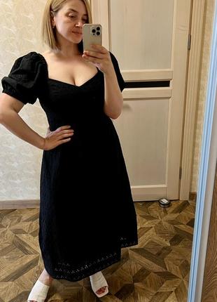 Элегантное черное платье из прошвы