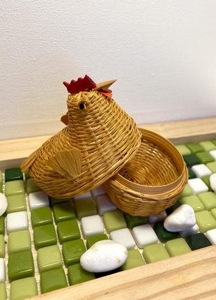 Винтажная миниатюрная "курица" в корзинка, 90-е гг.