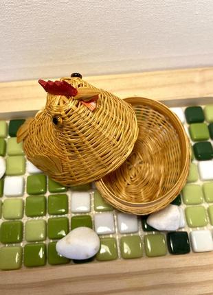 Винтажная миниатюрная "курица" в корзинка, 90-е гг.