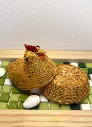 Винтажная миниатюрная "курица" в корзинка, 90-е гг.