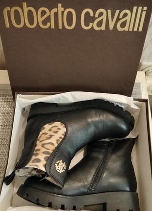 Фирменные полностью кожаные ботинки roberto cavalli, леопардовый подклад
