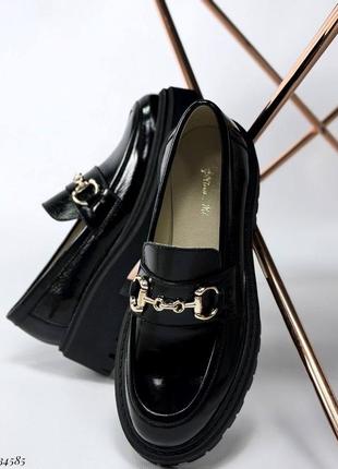 Лофери з золотою фурнітурою