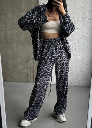 Прогулочный костюм oversize с леопардовым принтом