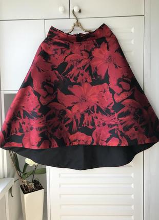 Нарядная юбка черная с красными цветами а-силуэт зауженная талия женская одежда4 фото