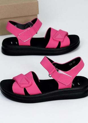 Жіночі рожеві босоніжки сандалі на липучці1 фото