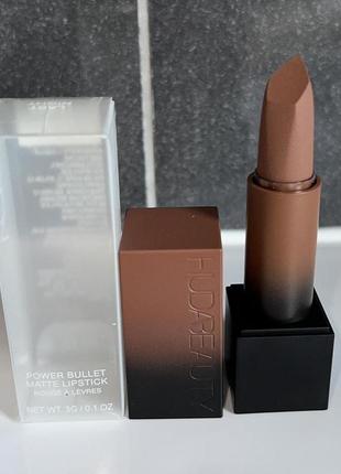 Увлажняющая губная помада huda beauty power bullet cream glow sweet nudes last night