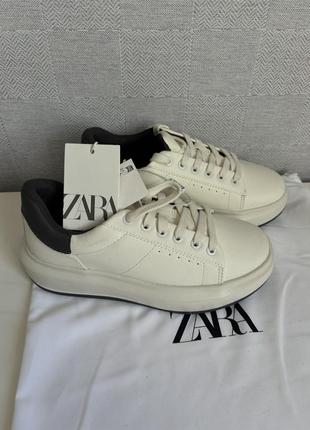 Базові снікерси, кросівки zara 33 розмір.