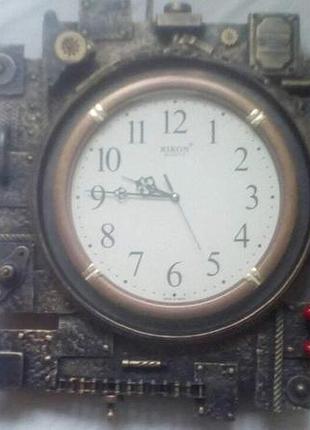 Годинник у стилі стімпанк створений з різних металобрухтів