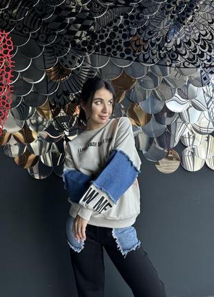 Жіночий світшот бежевий з джинсовими рукавами