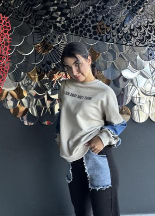 Жіночий світшот бежевий з джинсовими рукавами