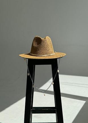 Капелюх федора жіночий d.hats з рафія з ланцюгом серебро з мушлями коричневий5 фото