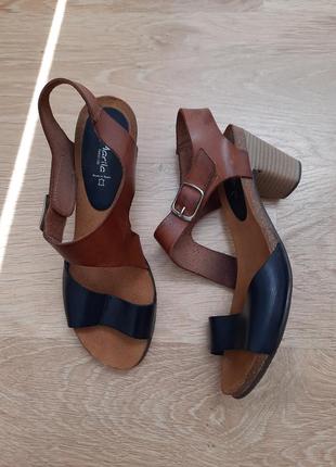 Сток .кожаные босоножки  испания.