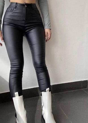 Утеплені штани  під екошкіру на флісі