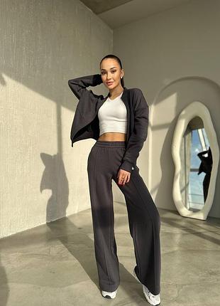 Качественный спортивный костюм. не кашлатится