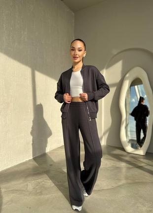 Качественный спортивный костюм. не кашлатится