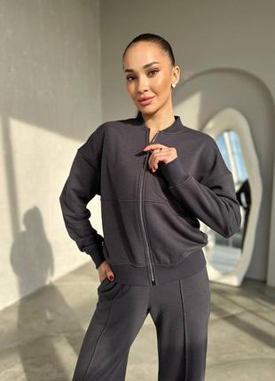 Качественный спортивный костюм. не кашлатится