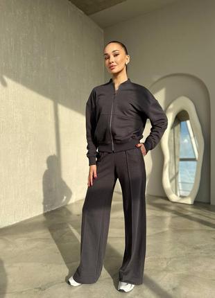 Качественный спортивный костюм. не кашлатится