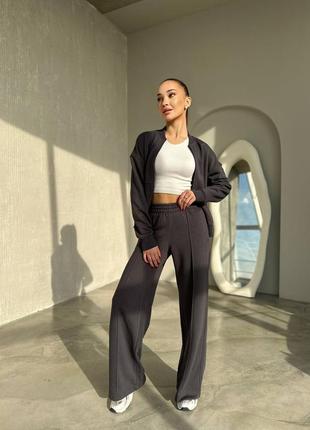 Качественный спортивный костюм. не кашлатится