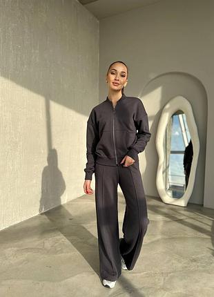 Качественный спортивный костюм. не кашлатится