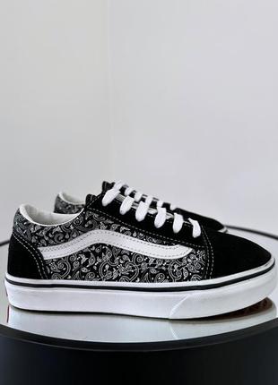 Актуальні класичні кеди vans