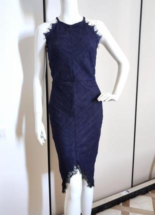 Вечернее платье футляр из гепюра